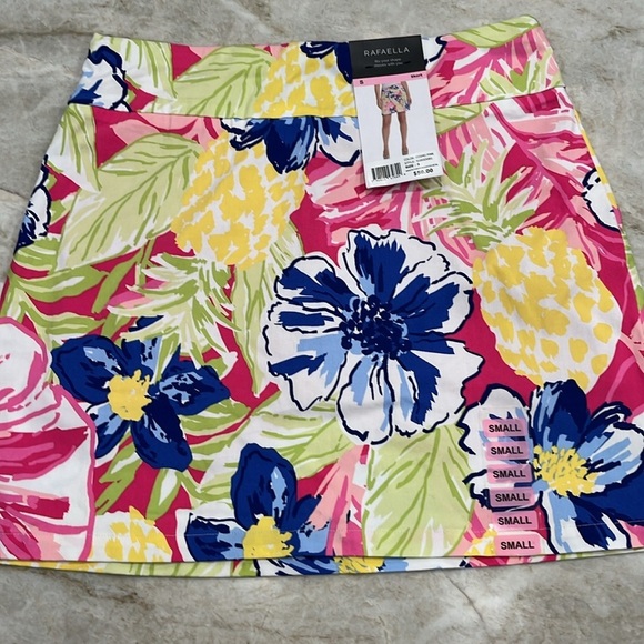 NEW Rafaella | Cosmo Pink Tropical Floral Skort | Size Small - Picture 4 of 13